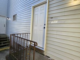 112 E Amanda Ave
