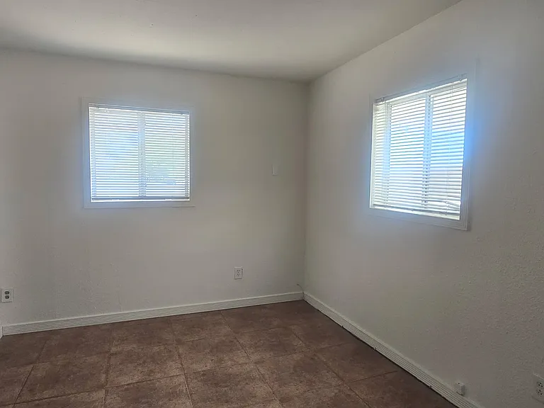 27540 Church Ave #B — Photo 12