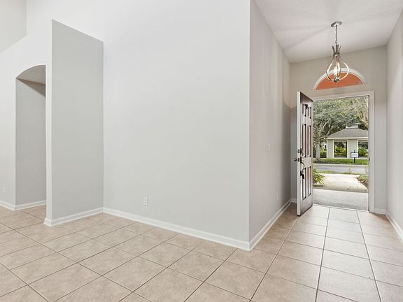 3rd image of 408 Sunnyhurst Pl