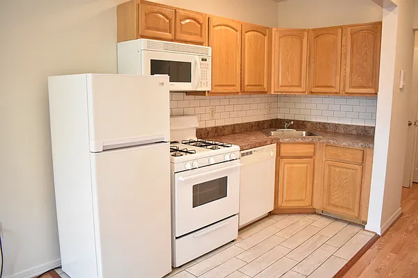Rented by Compass | media 9