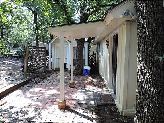 5th image of 74 Live Oak St