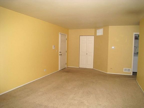3rd image of 308 Glasgow Ln Unit W1