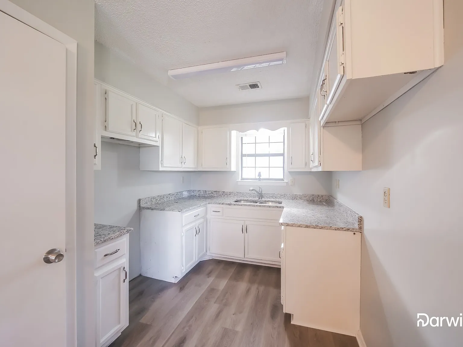 3 bed, 1.0 bath, 1080 sqft, $1,420 — Photo 4