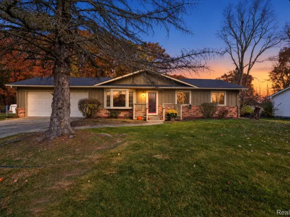 5577 Copley Square Rd, Grand Blanc, MI 48439