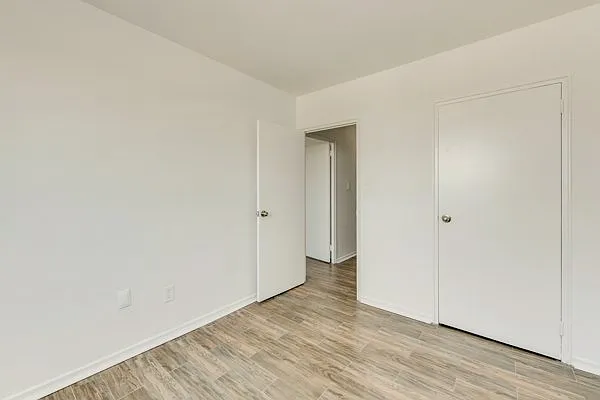 1560 Lawrence Ave W — Photo 7