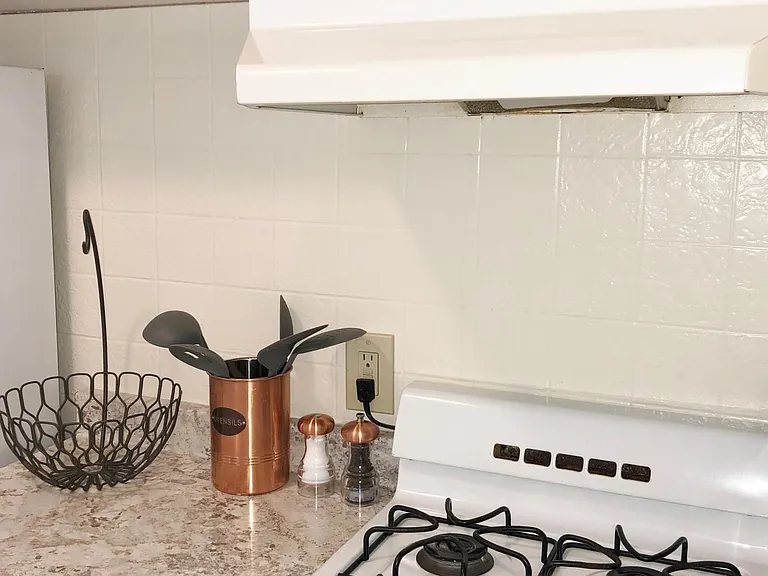 Coronado Apartments — Photo 6