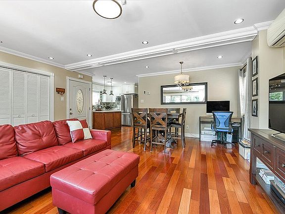 3rd image of 10652 Ditmars Blvd