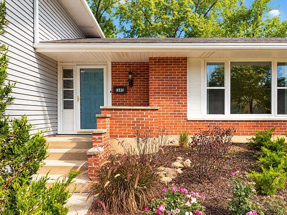 2nd image of 1340 Newcastle Ln