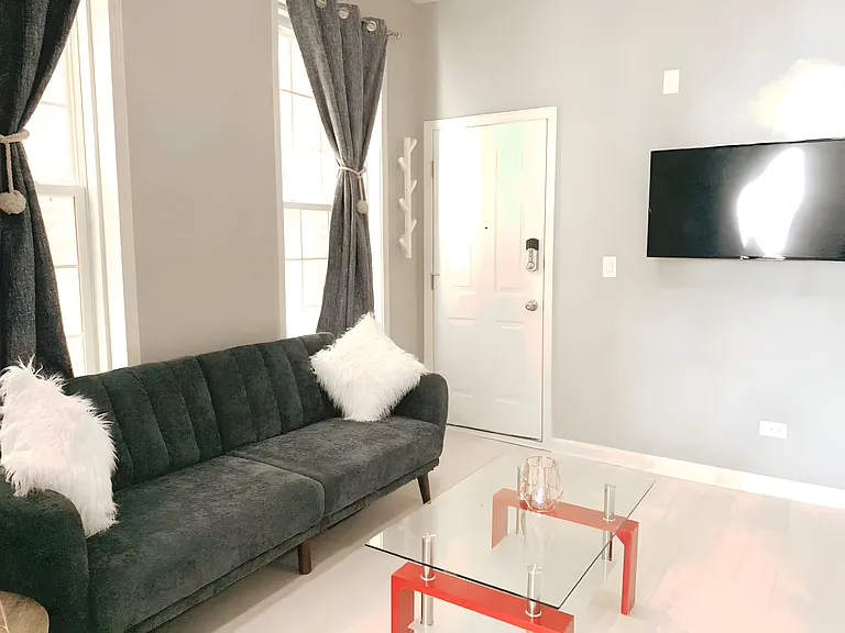 460 W 28th Pl #3R — Photo 8