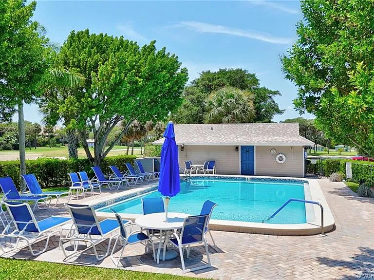 324 NE Golfview Cir #324 — Photo 4