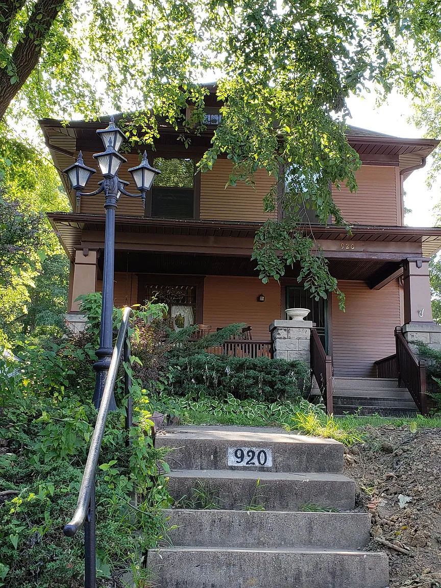 920 43rd St photo 1