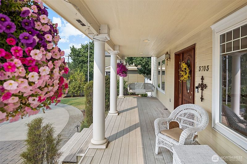 3rd image of 3703 Chestnut Avenue