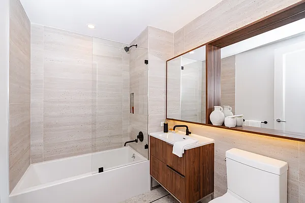 Bathroom, photo 1