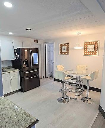 5th image of 19 Ricks Dr