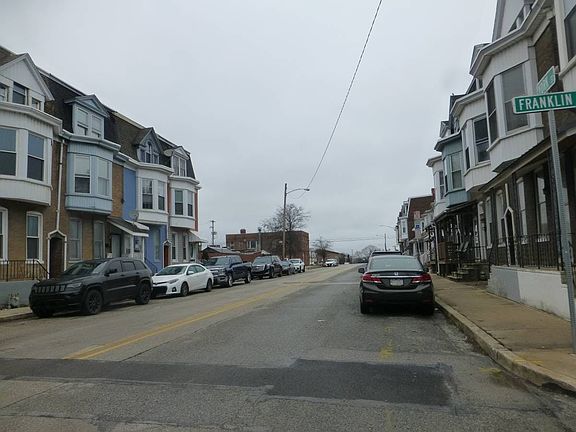 4th image of 633 E York St