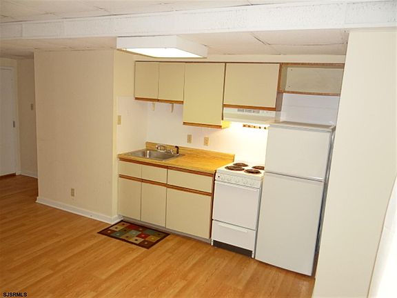 4th image of 2721 Boardwalk #M2