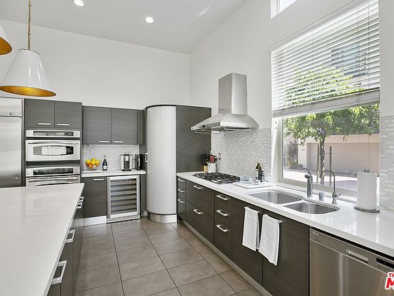 5th image of 6651 Seabluff Dr #5