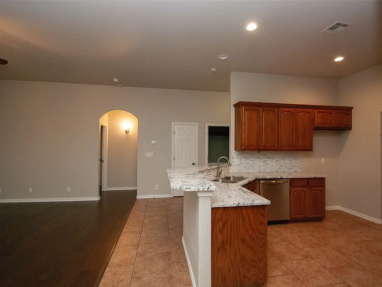 837 E Vancouver St — Photo 15