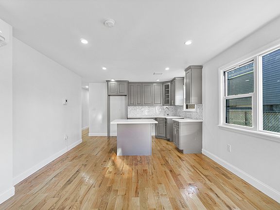 3rd image of 1050 E 215th St