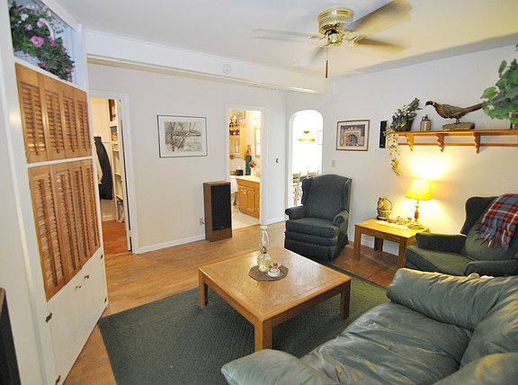 3rd image of 6N117 Oakwood Dr