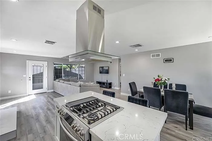 19221 Napa St — Photo 4