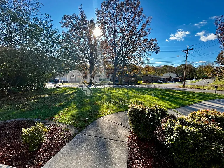 3721 Connelly Ln — Photo 18
