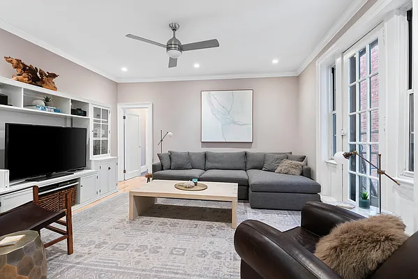 Sold by HomeLister Inc | media 3