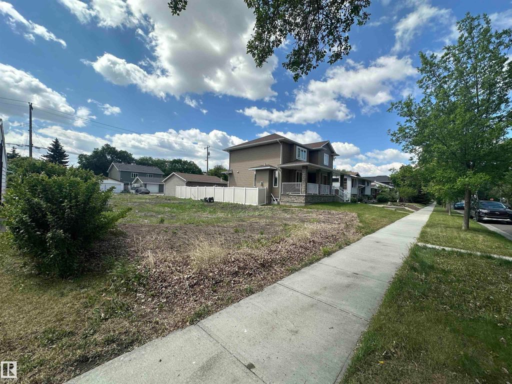 8527 77th Ave NW, Edmonton, AB - More