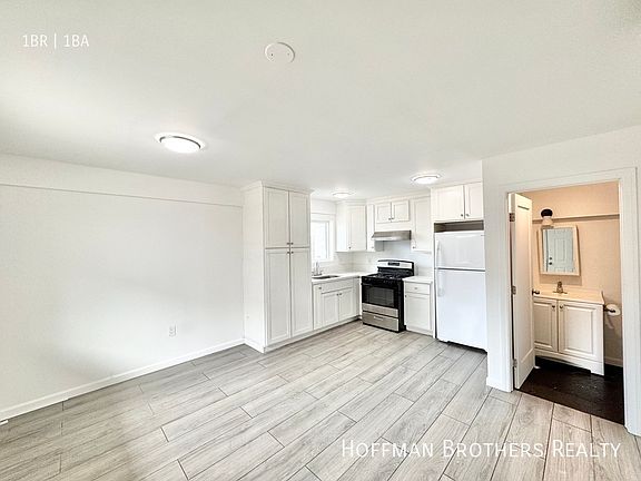 2nd image of 11604 Sylvan St #10A