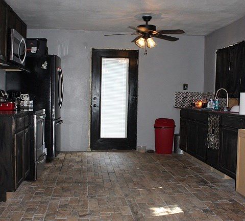 4th image of 704 Lakeway