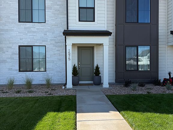 Center unit with front lawn and landscaped flower beds