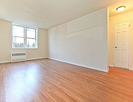 5th image of 14202 84th Dr APT Le