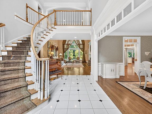 3rd image of 2115 Sugarloaf Club Dr