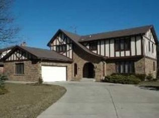 211 S Gail Ct, Prospect Heights, IL 60070