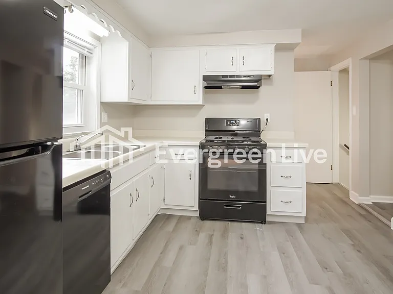 5337 Elmwood Dr — Photo 7