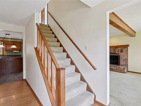 5th image of 102 Cool Springs Dr