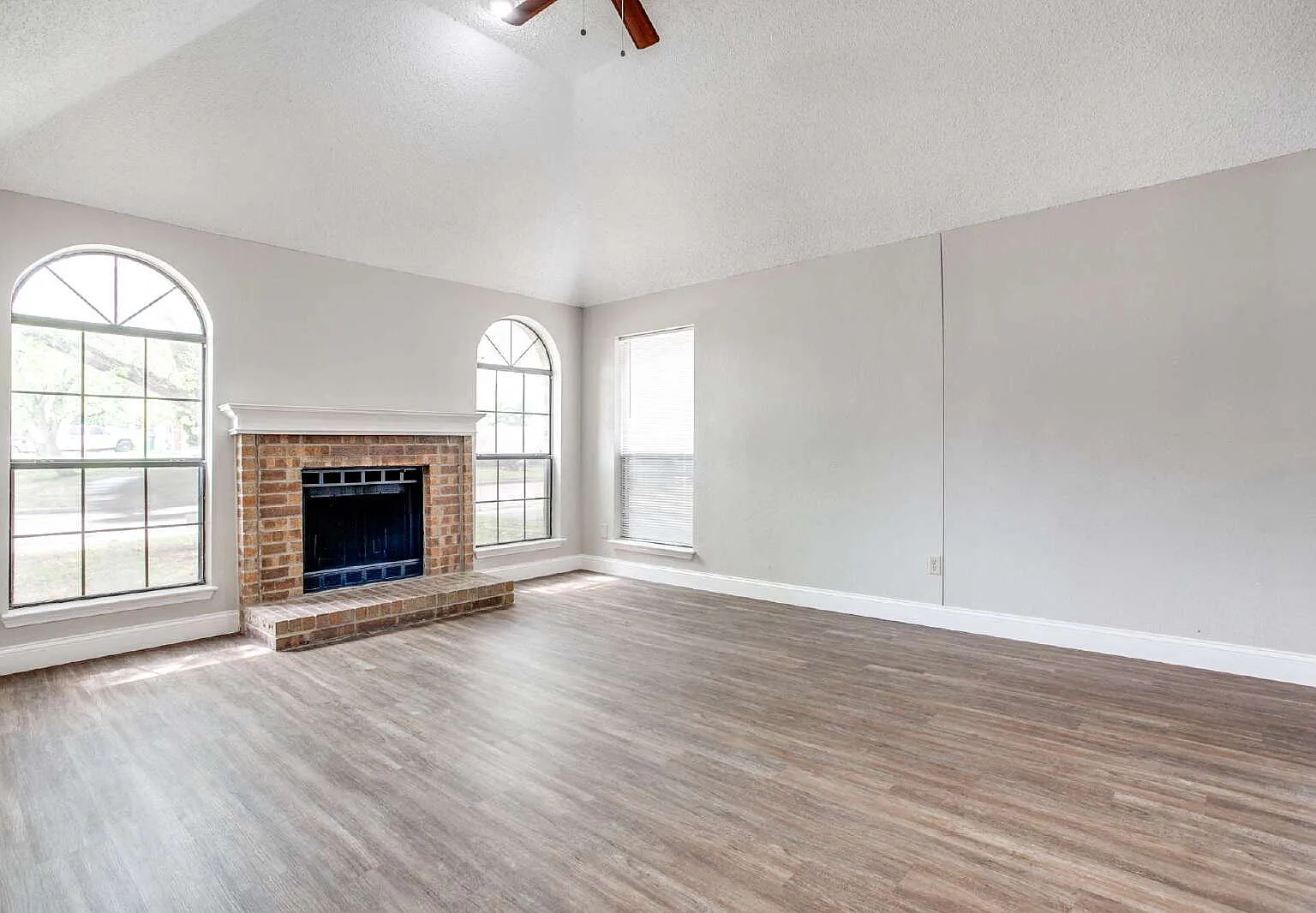 3 bed, 2.0 bath, 1704 sqft, $2,150 — Photo 3