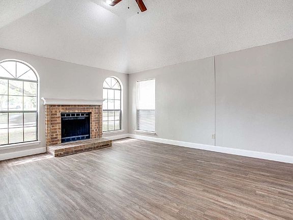 3rd image of 801 Meadowdale Rd