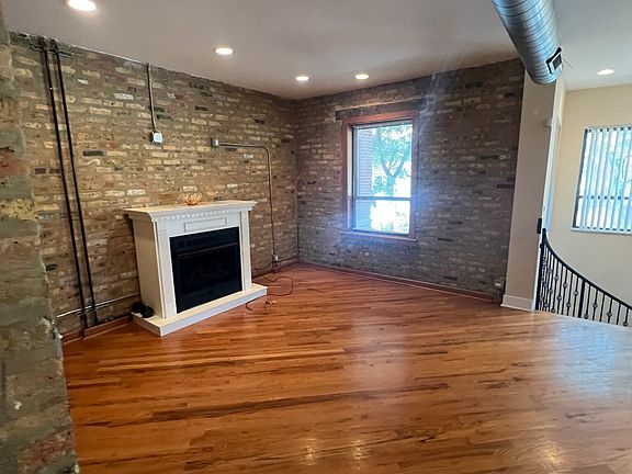 3rd image of 2649 N Washtenaw Ave APT 1