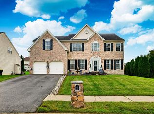 8 Blackbird Ct, Newark, DE 19702