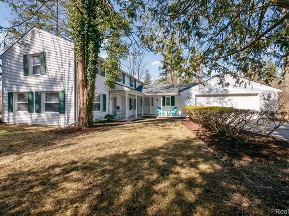27075 Pebblebrook St, Southfield, MI 48034