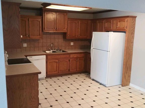 3rd image of 504 N Austin St APT B