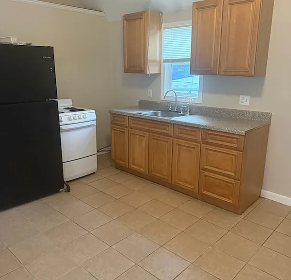 33 Beach St #4 — Photo 1