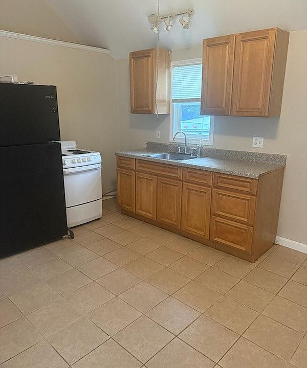 1st image of 33 Beach St APT 4