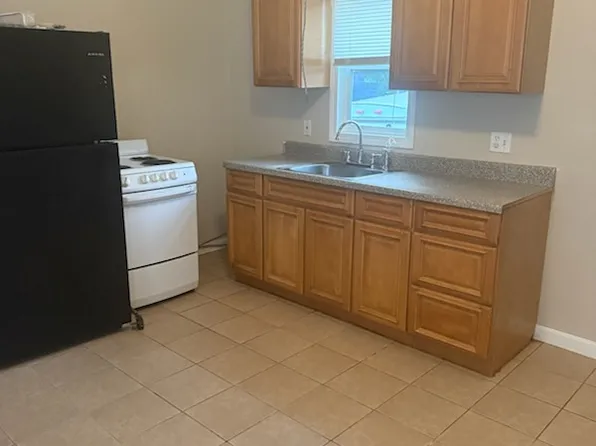 33 Beach St APT 4, Westerly, RI 02891