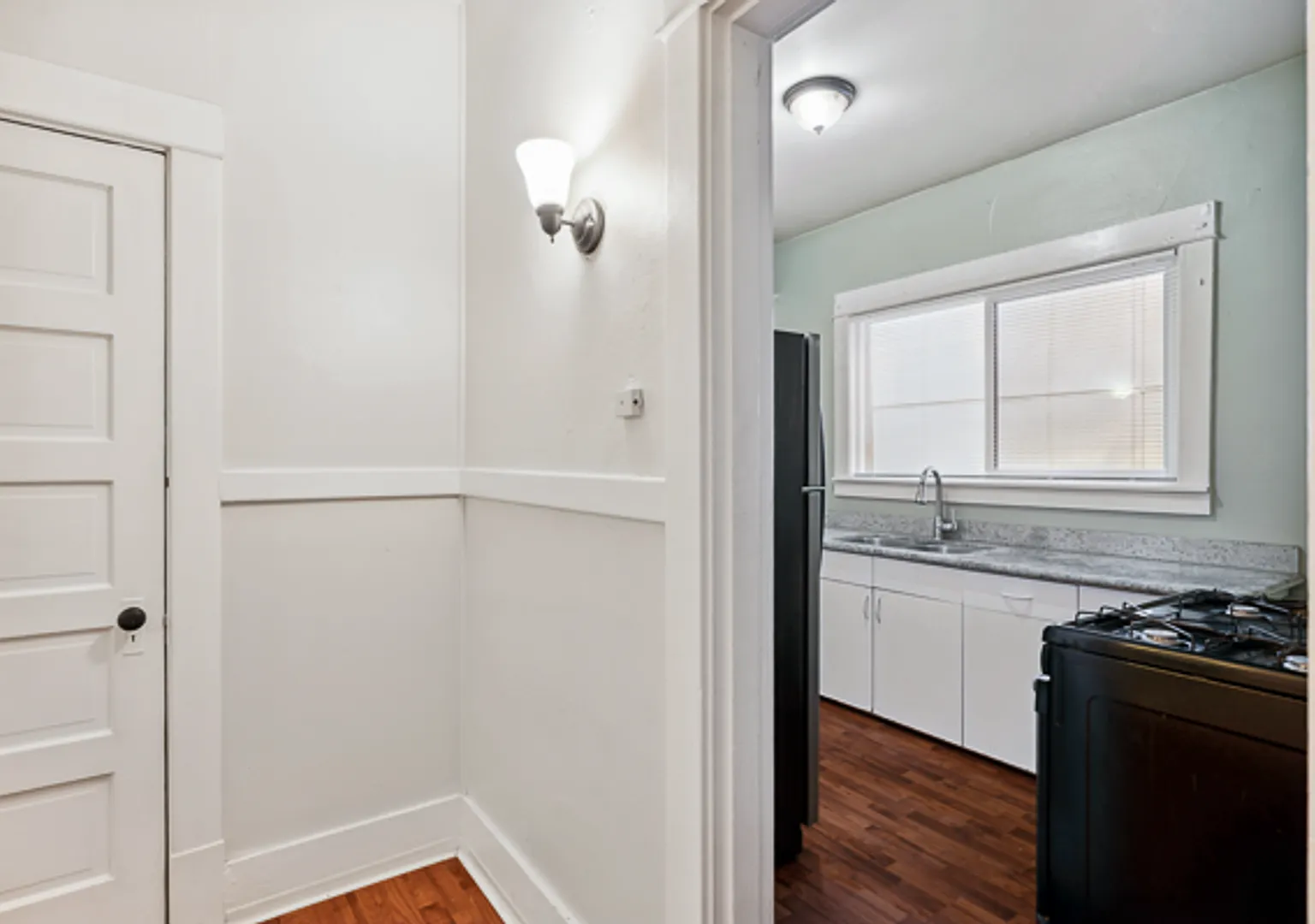 Uptowner Apartments — Photo 3