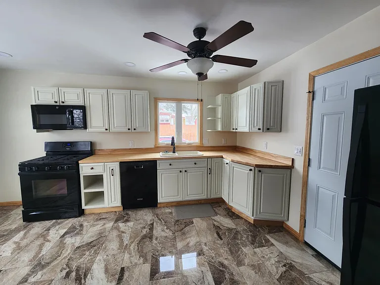 327 Hillcrest Ave #1 — Photo 4
