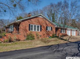 2713 Woodview Dr SE, Huntsville, AL 35801