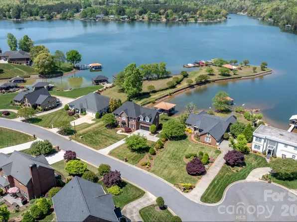 215 Iswa Dr, Taylorsville, NC 28681