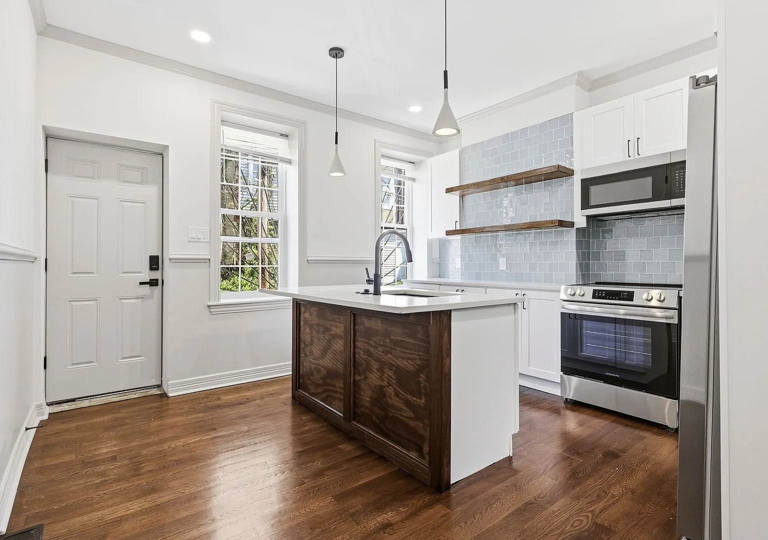 3118 W Wilt Street — Photo 2